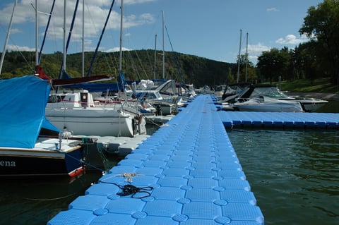 piscina flotante, puente flotante, isla artificial, punto de referencia en el mar, piscifactoría, plataforma para casas, plataforma para restaurantes, plataforma para hoteles, fabricantes de pantalane
