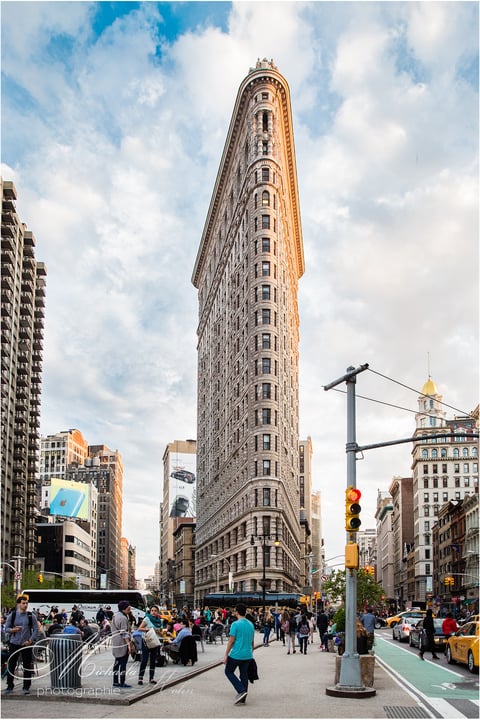 Flatiron von vorne (zu deutsch Bügeleisengebäude)