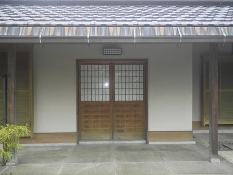 【改修前】　玄関