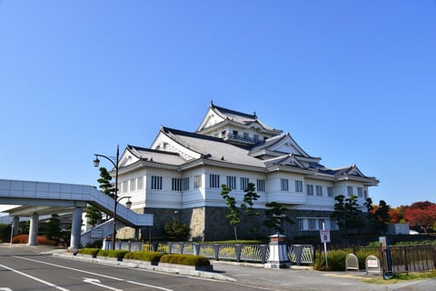 與亘理車站(JR東日本)相鄰的悠里館