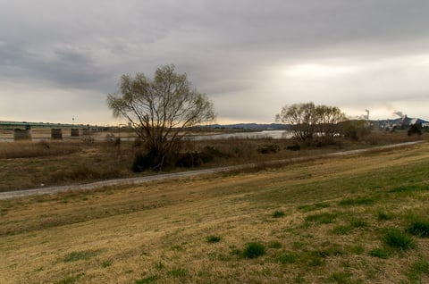 Watari is located behind the Abukuma River