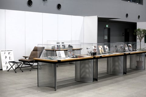 燕三条らしく、多数の受賞作品。Stillaも一緒に並んでいます。