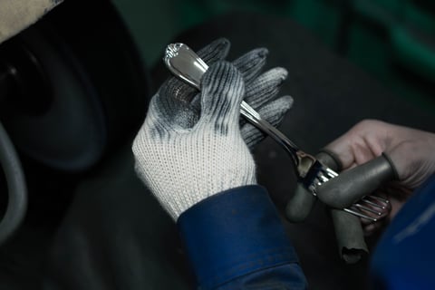 熟練の職人技と精緻な手仕事を是非ご見学ください。