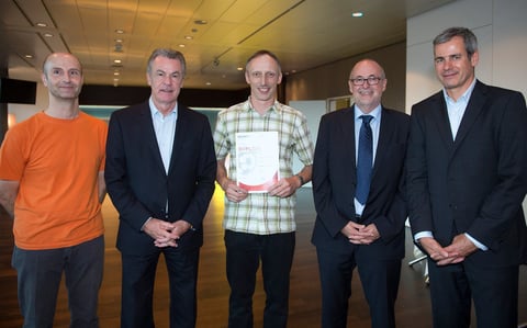 Von links: Marco Halter (ESC), Ottmar Hitzfeld (Nati-Trainer), Andreas Feer (ESC), Peter Gilliéron (SFV), Raphael Ammann (SUVA)