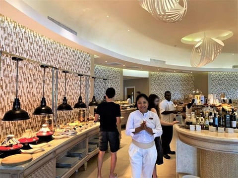 モルディブのホテルのスタッフ