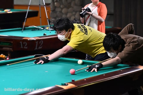 ↑　8ボール　左：Malakas8（ロサ・池袋） │右：Luck Rack（ポイントサンビリ・荻窪）