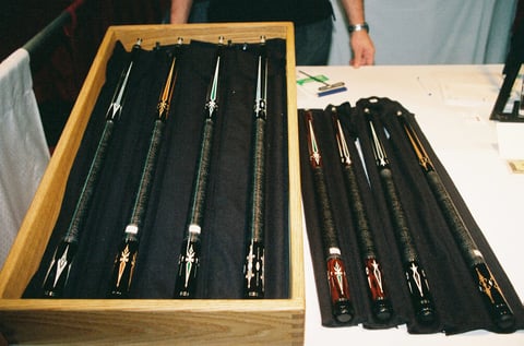 2000年のコグノセンティブース。右端が会場入り後1分でKが購入したキュー