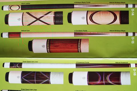 1980年代半ばのカタログの中に見られるコルク巻キュー(中央)