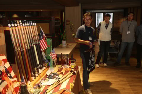 酒巻博行氏とブース