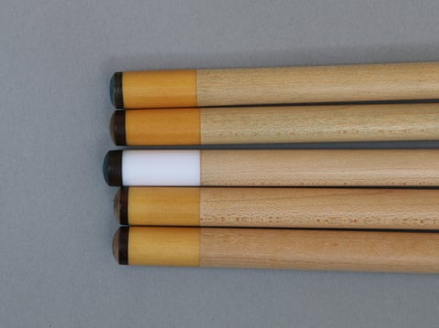 黄色味が強いイエローミカルタ(Micarta)製の先角