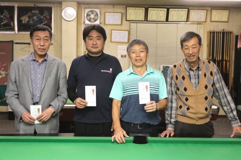 前回大会（2019年）のトップ4。優勝の吉喜隆一選手は左2