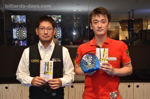 2015年BAATA OPEN　MAX部門優勝：浦岡隆志（右。JPBA）、ハマチ部門優勝：大城武三（左）