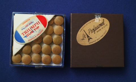 トライアンフ（左）とプロフェッショナル（右）。アメリカ製だがフランス風のパッケージが特徴