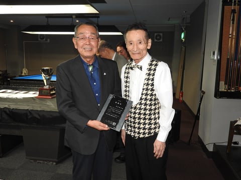 JPBFシニア会を発足以来支えてきた澤田隆行氏（左）と10年ぶりに参戦した小林伸明プロ（右）　Photo : JPBF
