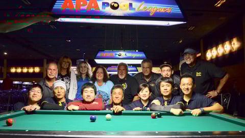 試合後の両チーム記念撮影ではみんな笑顔!