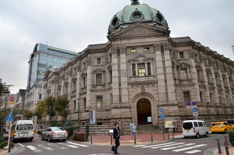 近隣には神奈川県立歴史博物館が