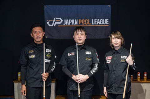 T’ism（ティズム）／左から、松田渉・高橋邦彦・小西さみあ  ©2021 JAPAN POOL LEAGUE