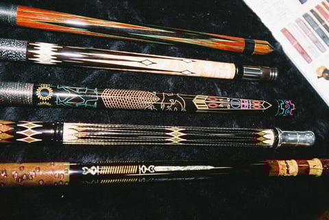 プレーサー（フォアアーム側）。真ん中がGiza（ギザ）、下から2番目がWired（ワイアード）