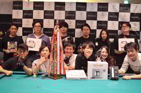 優勝のブラックパールチームは前列左側　Photo : JPA（以下同）