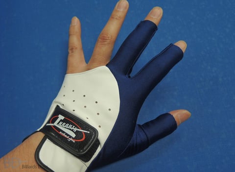 こちらは非売品のブルー。青木亮二プロ、福田豊選手が使用