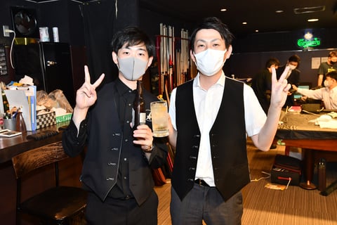 球聖位決定戦直後、互いの健闘を称えるおつかれさまの一杯