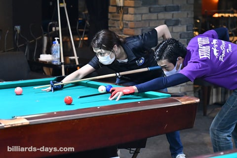 ↑　9ボールB　左：GAMBA OSAKI（ポイントサンビリ・荻窪）│右：Hide Black Out（ハイドアウト・早稲田）