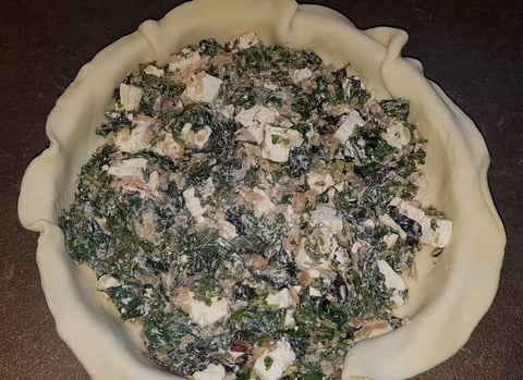 Mürbeteig in Quicheform mit Füllung Mangold und Feta