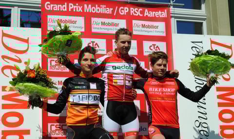 Podest U17: Davide Piatti (2. Rang / VC Arbedo-Castione), Til Steiger (1. Rang / Team Gadola-Wetzikon) und Alex Vogel (3. Rang / Biketeam Aadorf).