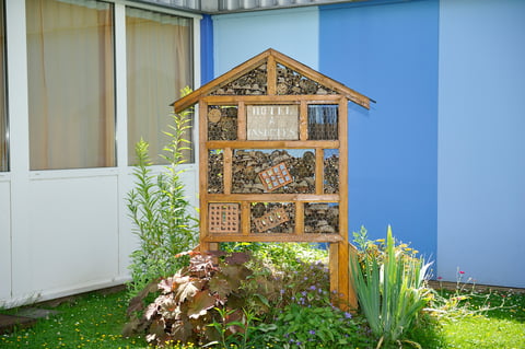 Hôtel à insectes à Meurchin par Richard Soberka