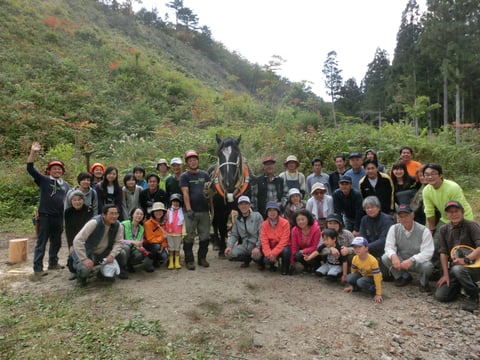 力持ちでやさしいサムライキングと一緒に　全員でハイチーズ！！