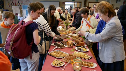 Die Pfarre Alt-Ottakring hat zum Abschluss im Pfarrsaal ein reichhaltiges Buffet gerichtet.