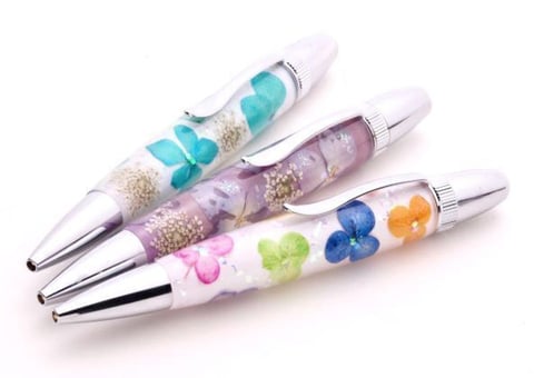 エフスタイル　ハンドメイド お花　生花　押花　シート　樹脂　コーテイング　美しい　キレイ　メイドインジャパン　日本製　贈りもの　入学 　就職　お祝い　プレゼント　プチギフト　ギフト　BOX　母の日　敬老の日　ご褒美　こだわり　回転式　おしゃれ　おすすめ　オリジナル　かわいい　岐阜　クラフト　手づくり　クリスマス　日本製　ネット　ペン ボールペン　レディース  ステキ  女性  高級　作家　作品　手作り　職人　人気　ファッション　文具