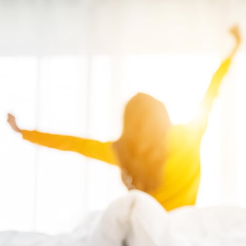 良い目覚めをした女性の写真