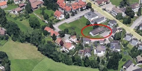 Ein Teil des Swisscom-Gebäudes könnte genutzt werden (rote Einzeichnung). Bild: GoogleEarth