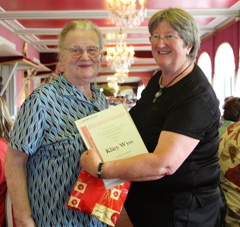 von Links Kläry Wyss ; Ehrenmitglied und Rosamrie Blatter ; Ehrenpräsidentin      (Foto P. Suter SVBM2013)