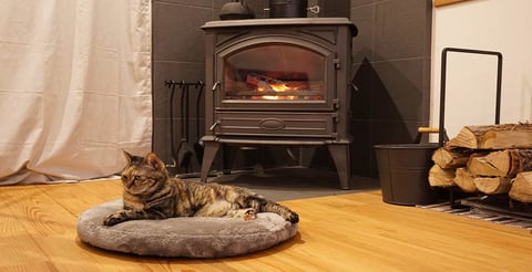 薪ストーブでポカポカ