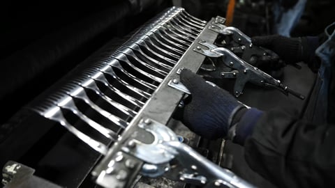 カトラリーができるまで【研磨】