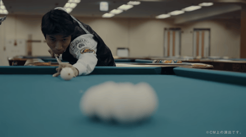 Hideaki Arita breaks eggs !