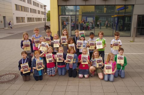 Die glücklichen Kinder nach der Siegerehrung