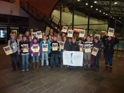 Die glückliche Mannschaft bei der Siegerehrung