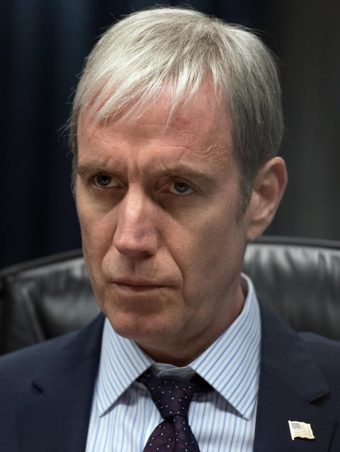 Wenn das meine Hand wäre, müsste ich die Schuhe mit der Nase zubinden.