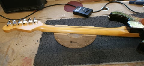 Nun ist die Gitarre wieder für den Einsatz geeignet.