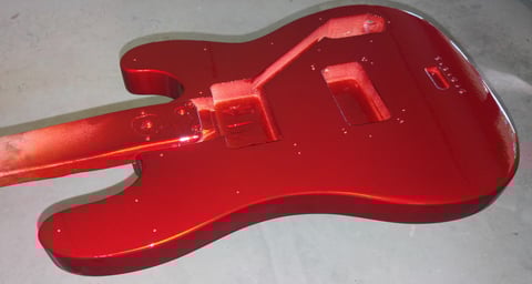 Je nach Lichteinfall ändert sich der Farbton. Das lässt sich mit dem Fotoapparat nicht so gut darstellen aber in Natura ist das sehr cool.