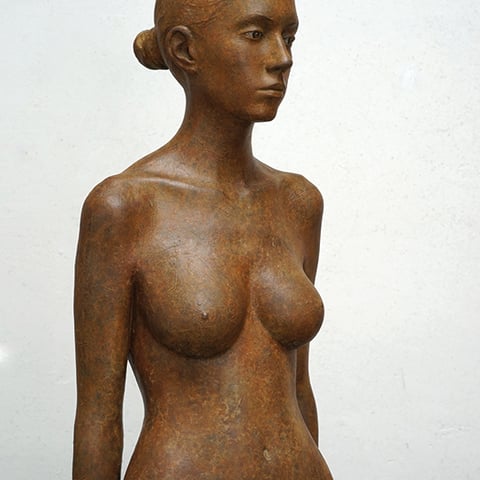 bruno walpoth, "lena", 2021, no. 4/6, 77 x 37 x 28 cm,  bronze – erlas galerie