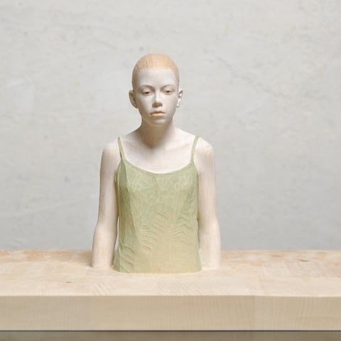 bruno walpoth, "nadia",  AP, 2017, 17 x 46 x 33 cm, ahorn – erlas galerie