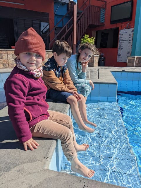 Die Kinder am Pool in Akaba 