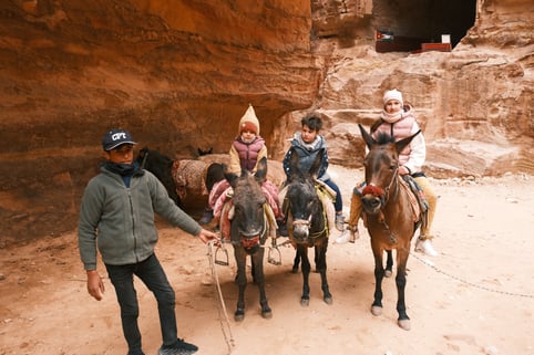 Pro Kind ein Esel in Petra 