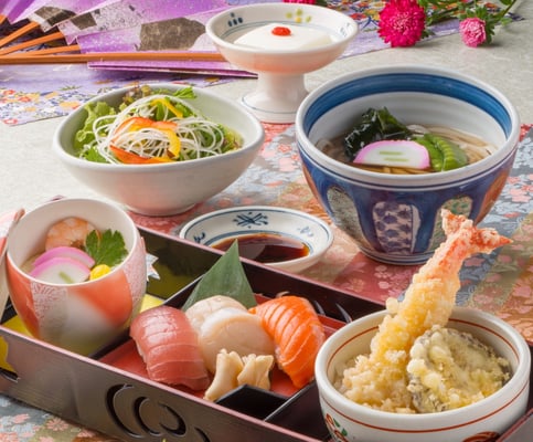 レディース御膳　1410円（税込1550円）　（ねぎとろ丼・鮭いくら丼・天丼・ソースカツ丼）　※ワンドリンク付き