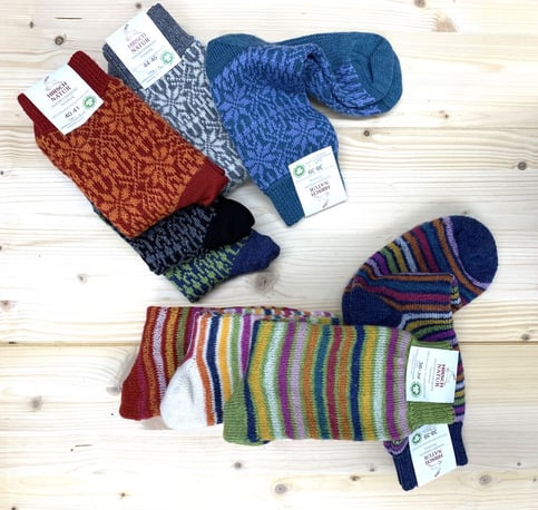 Hirsch Natur Wollsocken Streifen oder Norwegermuster