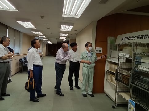 地震発生時の棚収納物落下防止装置（落下センサー）